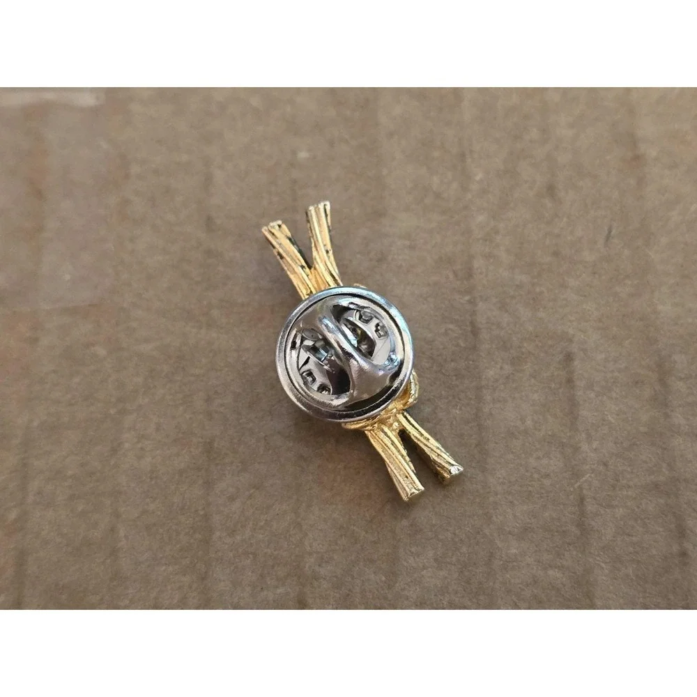 Vintage Decorative Gold Tone Rope Square Knot Backpack Lapel Vest Hat Pin G31